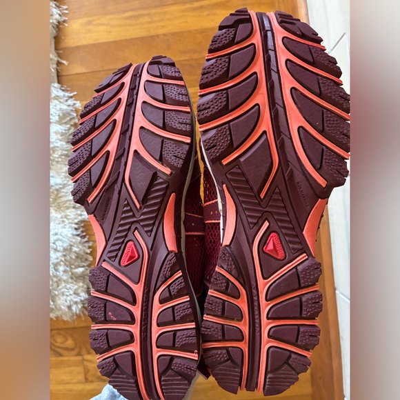 Salomon Burgundy and Pink Trail Water Shoes Camping Adjustable - Picture 7 of 11